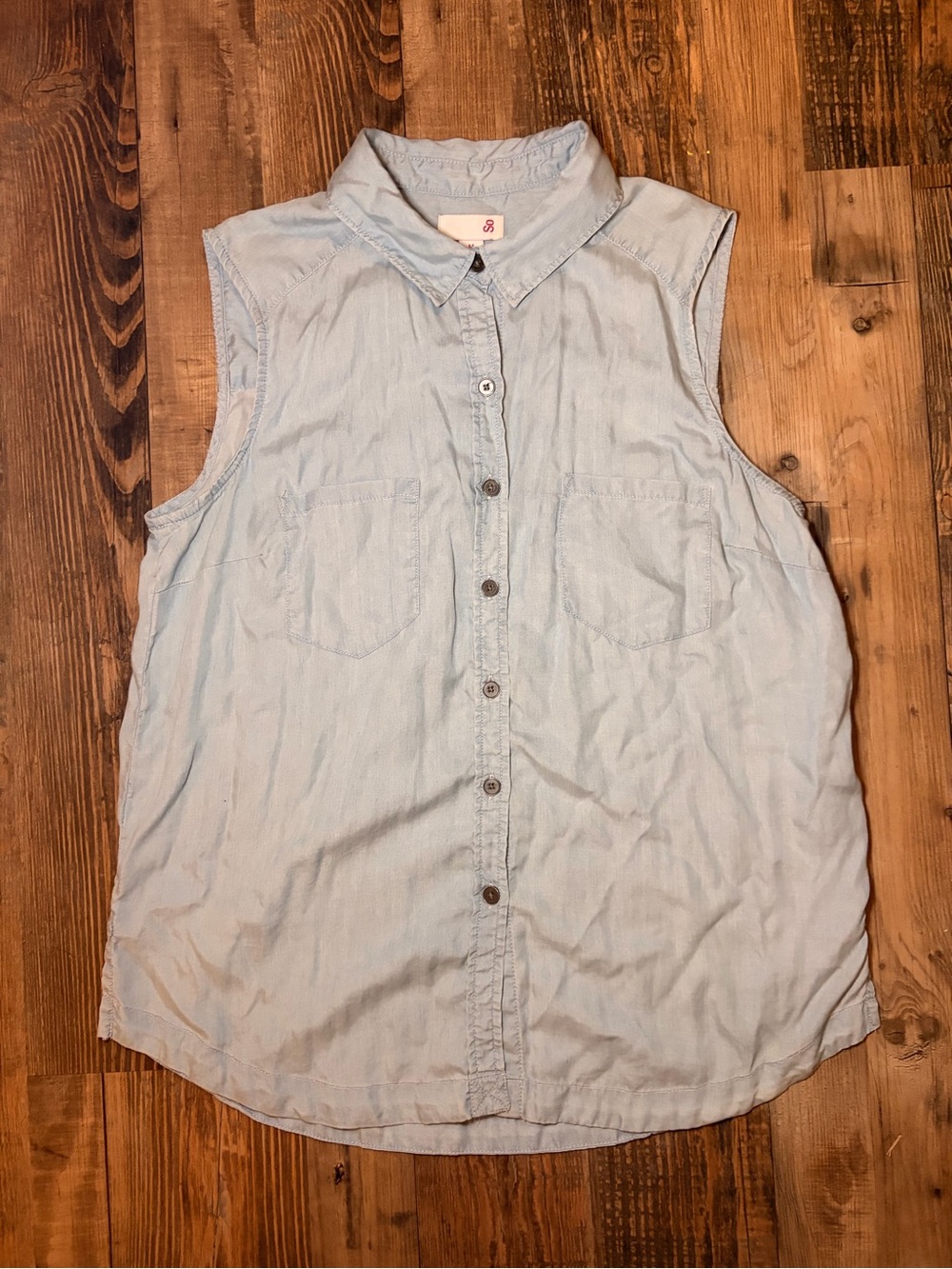 SO Women’s Medium Sleeveless Chambray Button Front Shirt Light Blue Casual Top